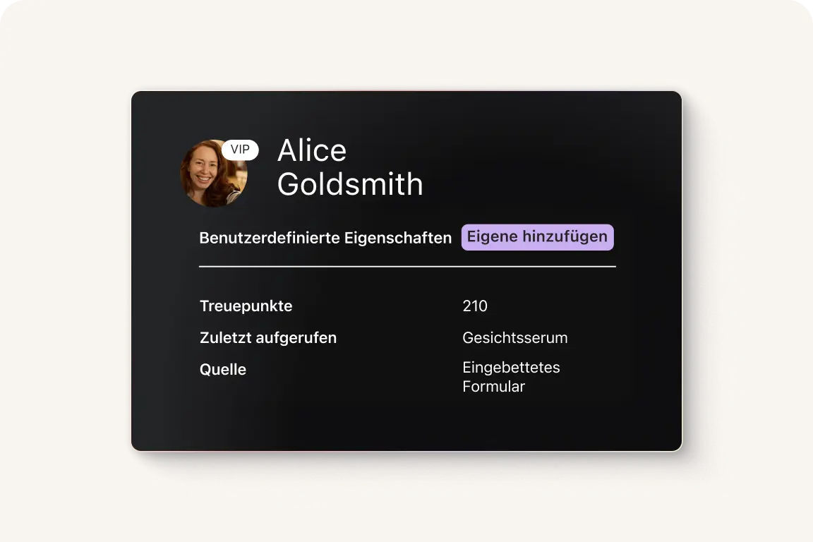 Profilkarte mit Foto von Alice Goldsmith, VIP-Status. Details: 210 Treuepunkte, zuletzt aufgerufen: Gesichtsserum, Quelle: Eingebettetes Formular.