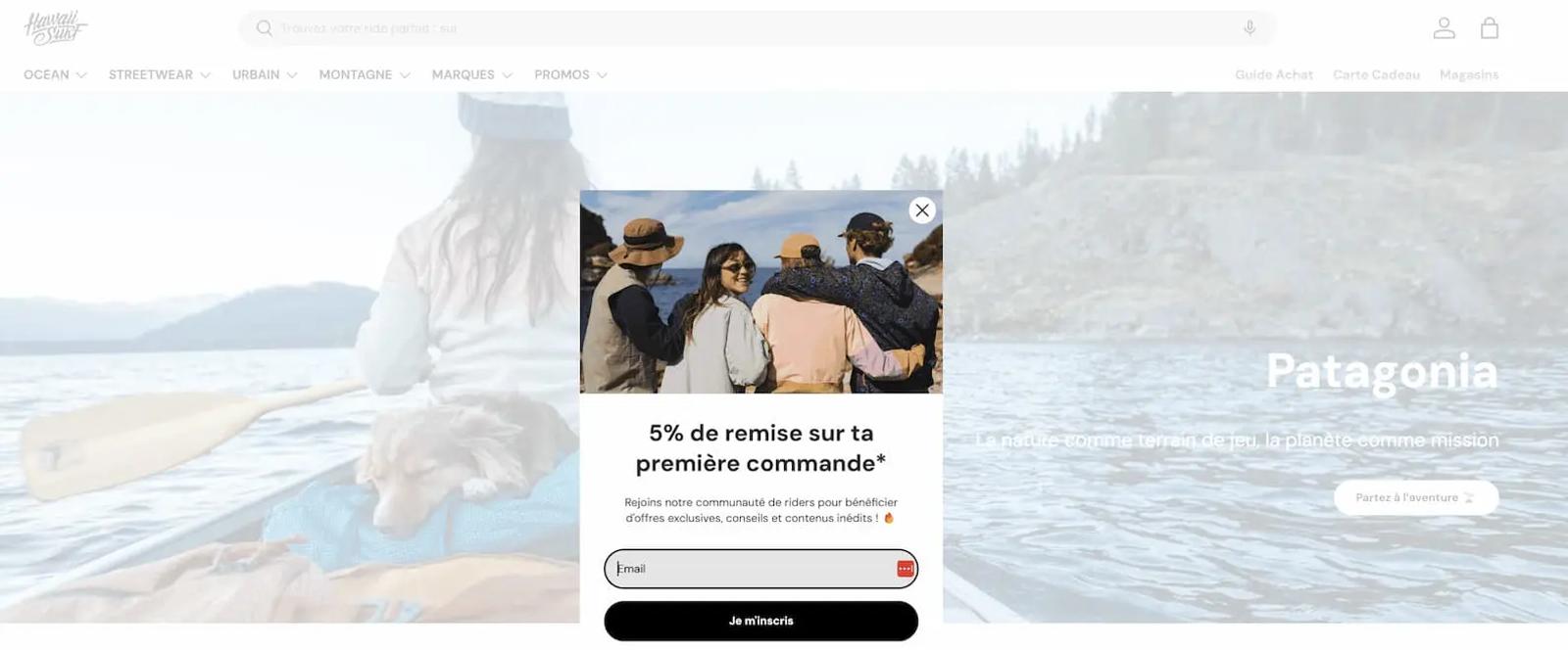 Popup de newsletter Hawaii Surf offrant 5% de remise sur la première commande, avec une image de groupe de personnes en plein air.