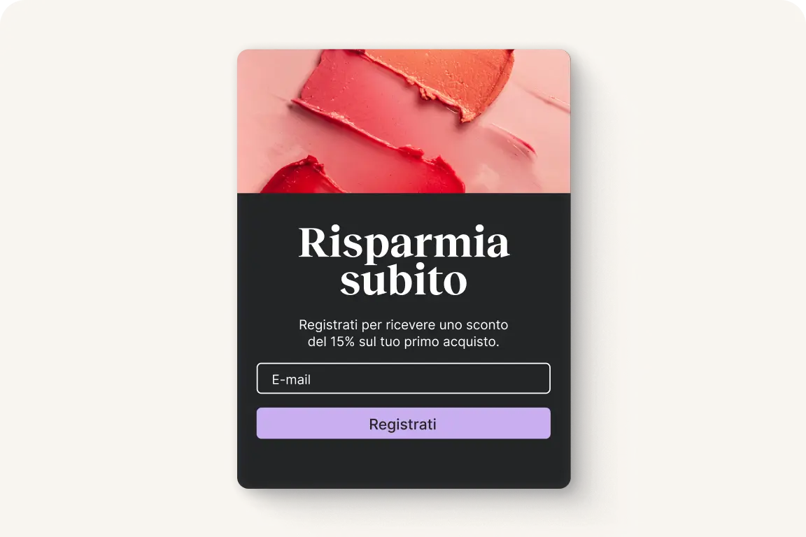 Modulo di registrazione con testo "Risparmia subito" e offerta di sconto del 15% sul primo acquisto. Campo e-mail e pulsante "Registrati".