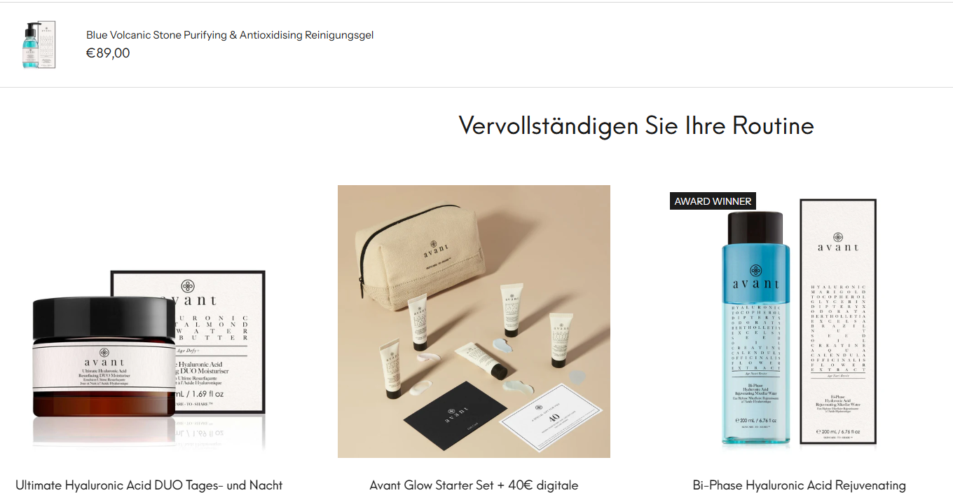 Avant Skincare product display featuring multiple luxury skincare items on a beige background, including a moisturizer jar, a starter kit with small tubes and a cosmetic bag, and a blue-toned hyaluronic acid bottle labeled “award winner,” alongside German text reading “Vervollständigen Sie Ihre Routine” (Complete your routine).