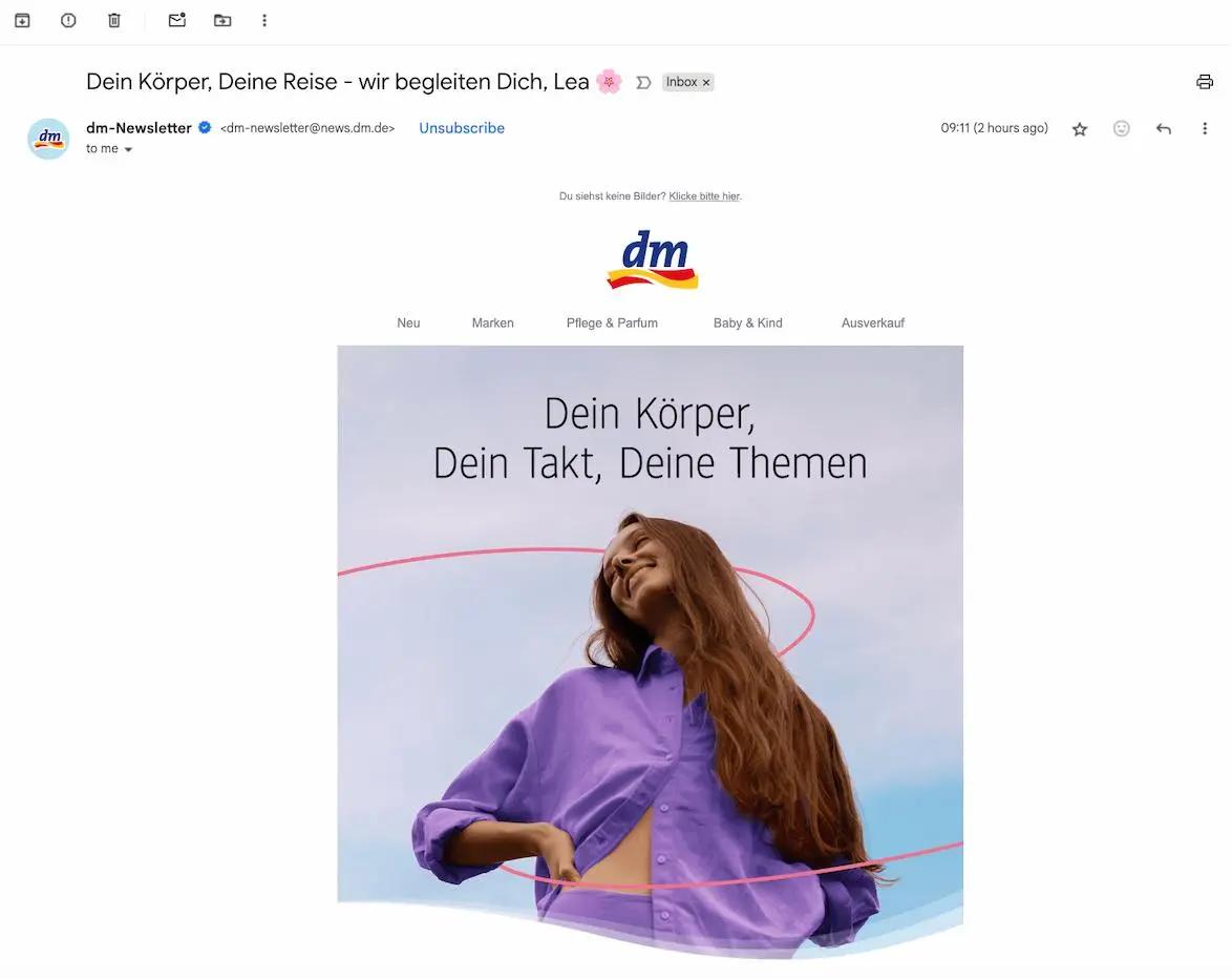 E-Mail-Newsletter von dm mit Betreff: "Dein Körper, Deine Reise – wir begleiten Dich, Lea". Bild einer lächelnden Frau in lila Hemd.
