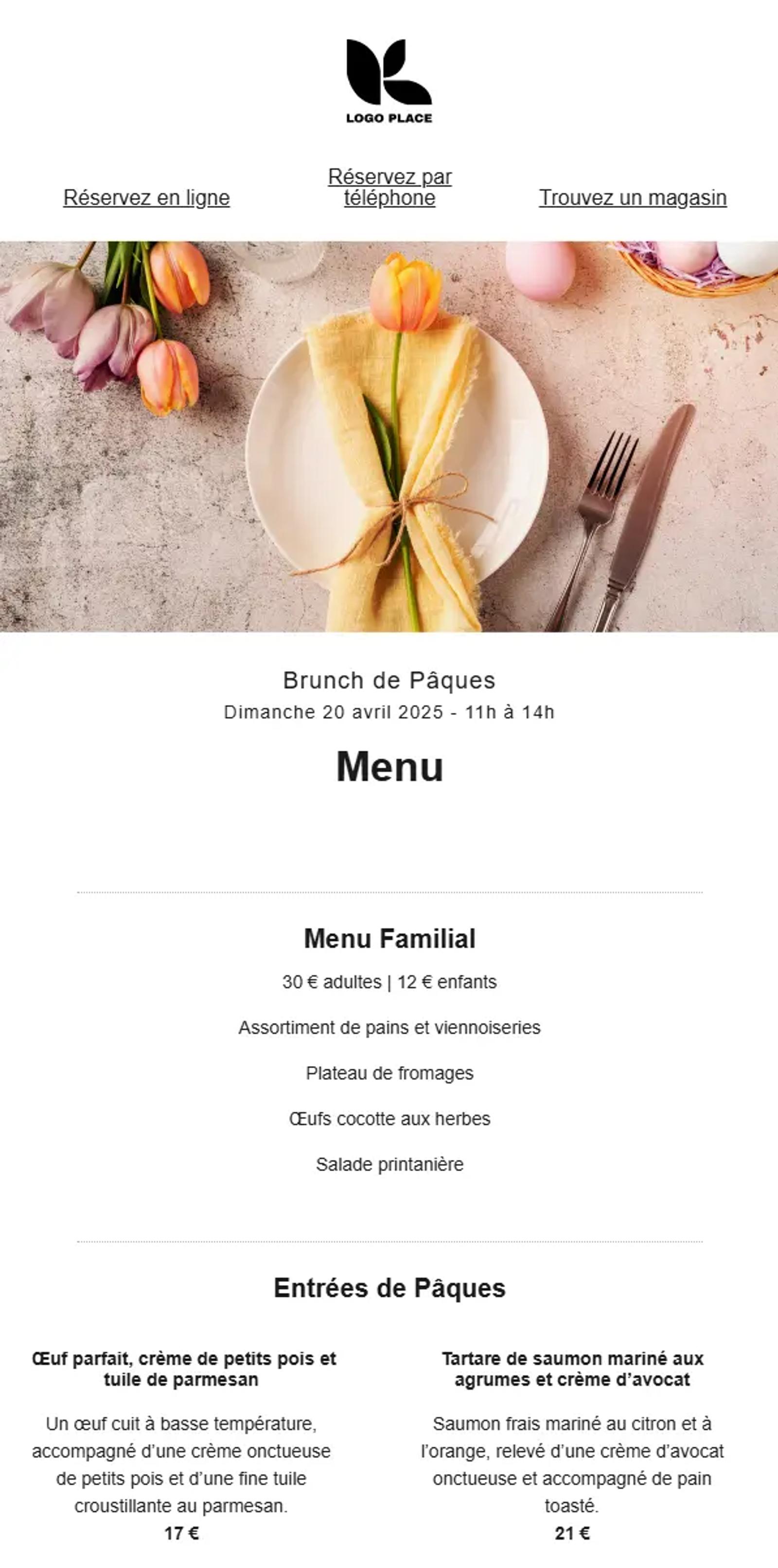 Une table joliment dressée avec des couverts élégants et une assiette décorée d'une serviette jaune nouée avec une fleur, entourée de tulipes et d'œufs de Pâques. Texte promotionnel pour un brunch de Pâques.