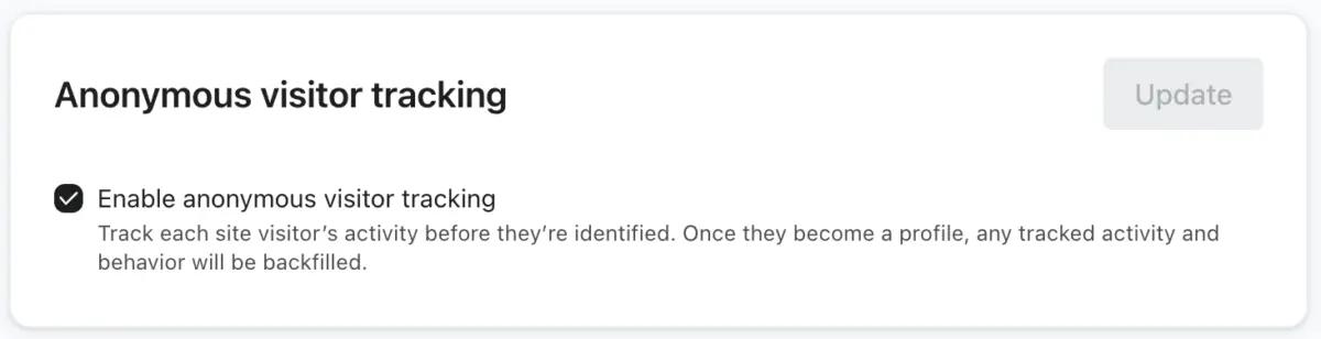 Aktivierte Option für anonymes Besucher-Tracking mit Beschreibung und Schaltfläche "Update".