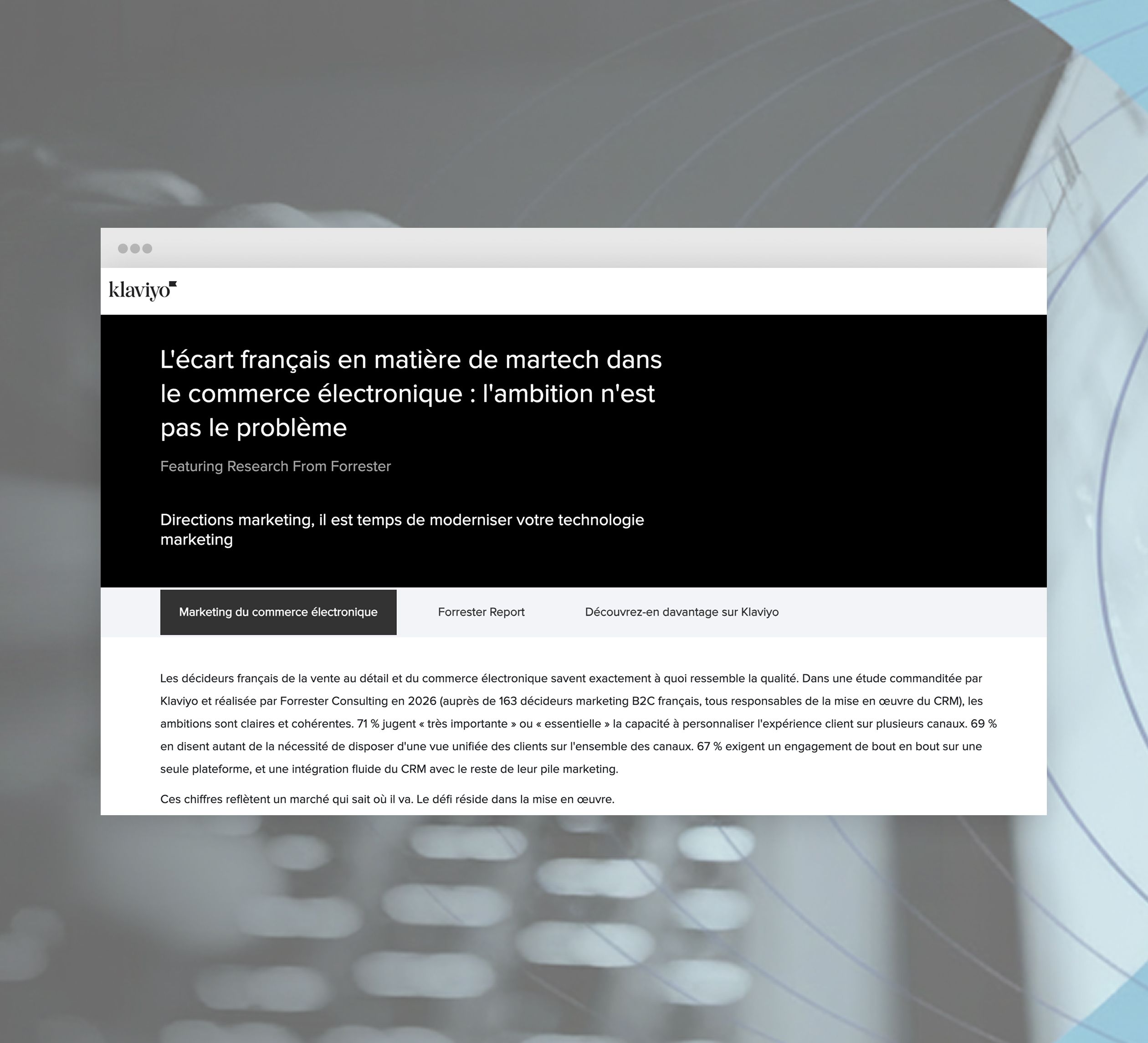 A Klaviyo webpage featuring a report titled "L'écart français en matière de martech dans le commerce électronique : l'ambition n'est pas le problème" with Forrester research.