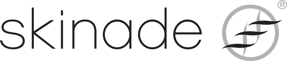 Logotipo da Skinade com um símbolo circular à direita.