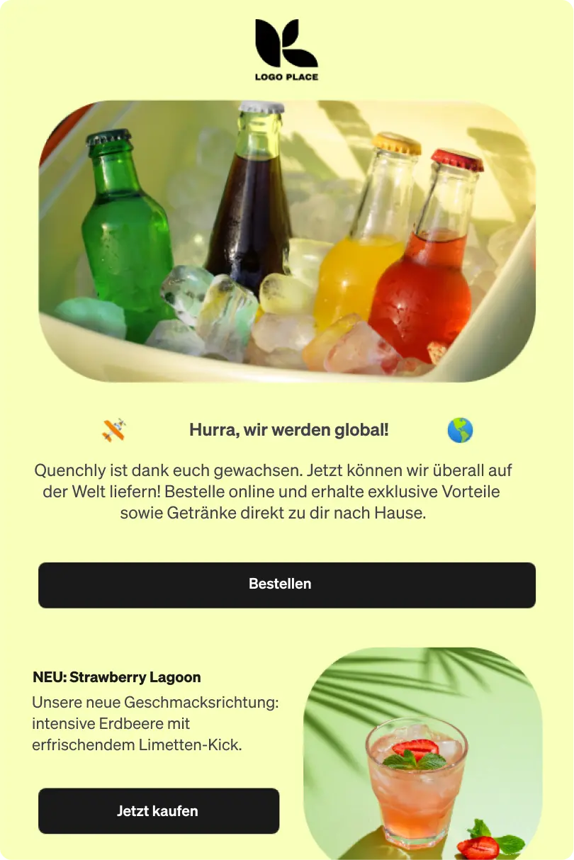 Flaschen in Eis, Text über globale Lieferung und neues Getränk "Strawberry Lagoon" mit Erdbeer- und Limettengeschmack.