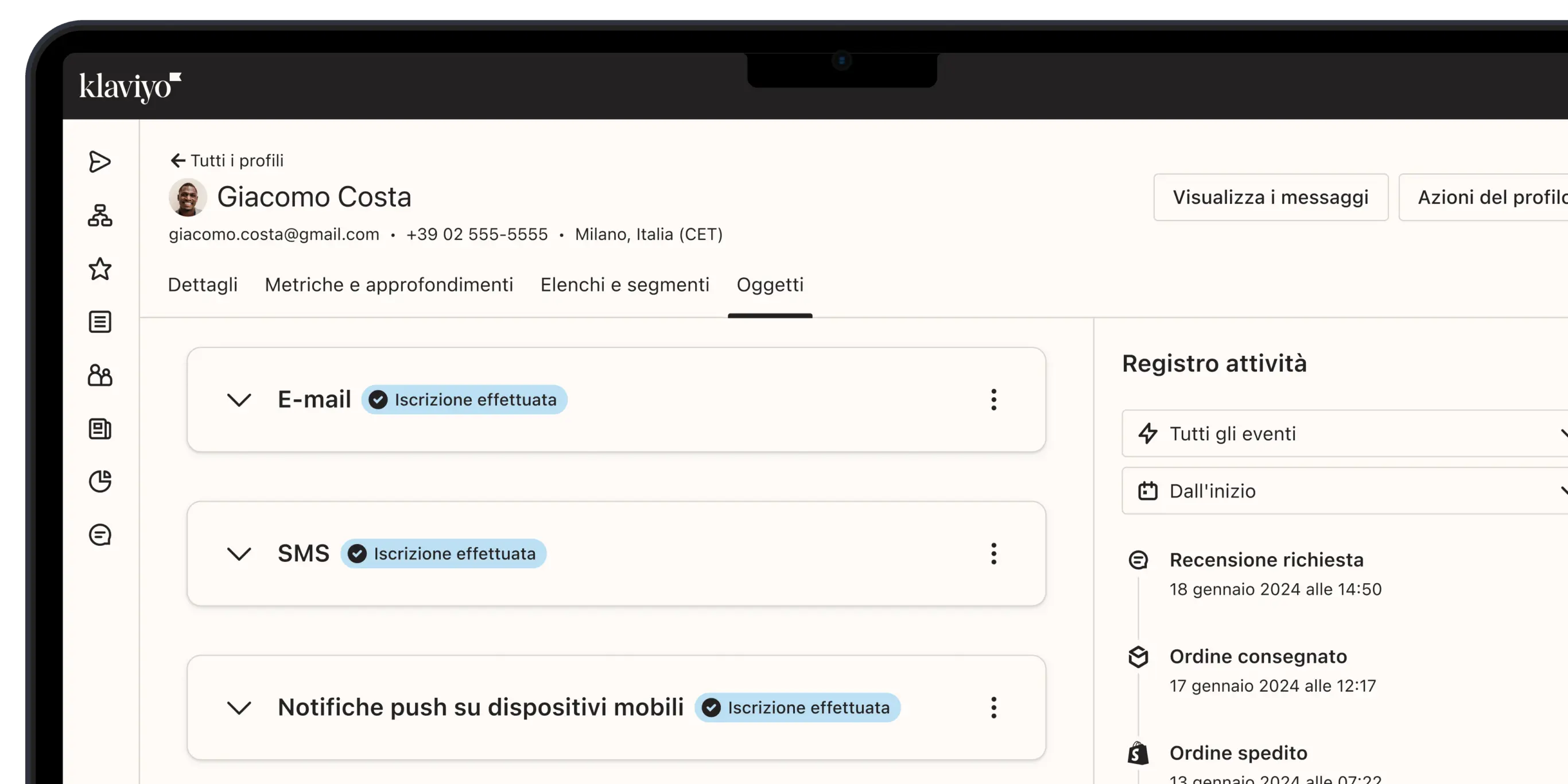 Dashboard di Klaviyo con profilo utente di Giacomo Costa, mostrando iscrizioni a e-mail, SMS e notifiche push. Registro attività a destra.