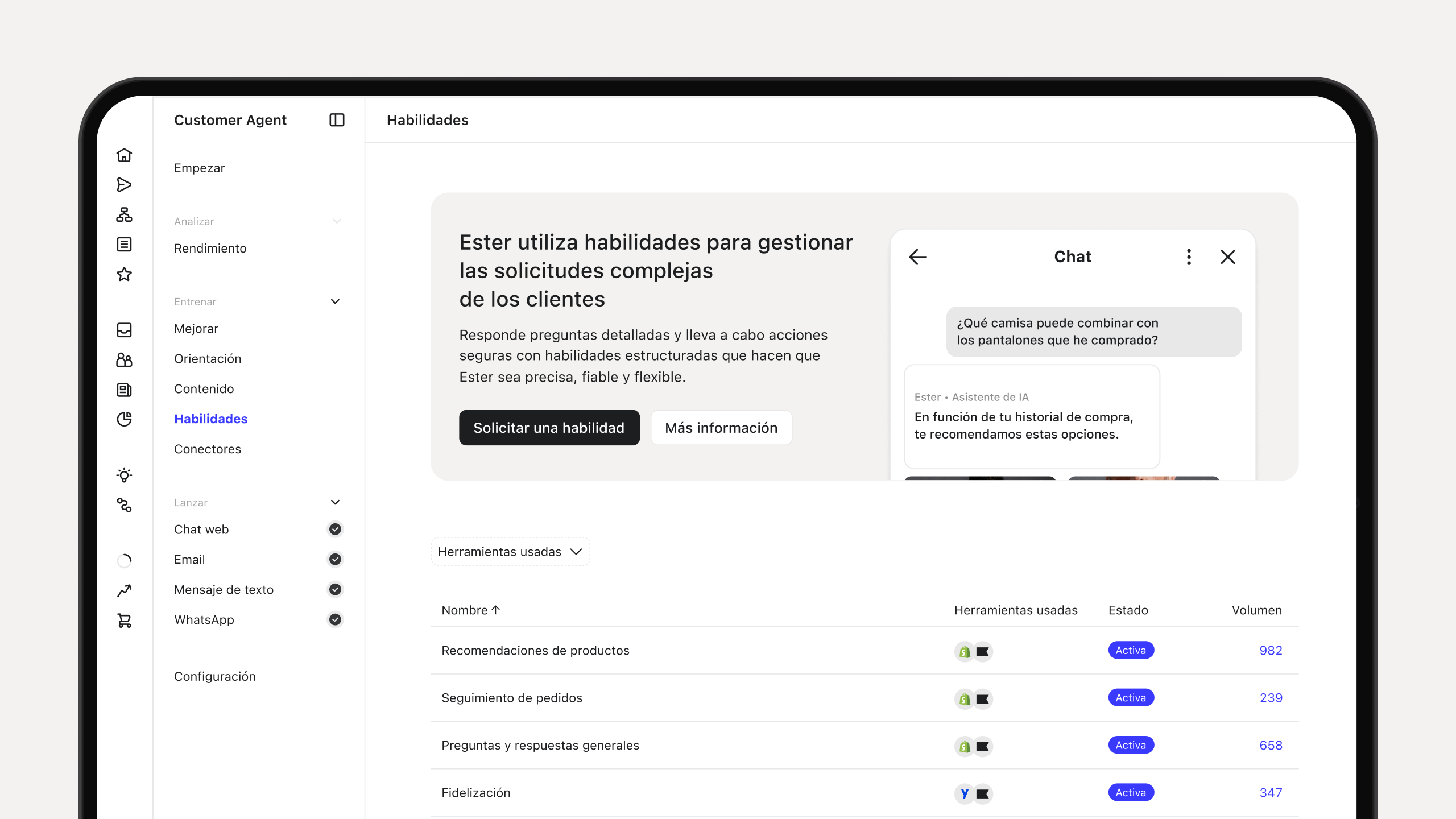 Panel de Customer Agent que muestra habilidades de IA, una vista previa del chat con el cliente y una tabla de herramientas en directo y volúmenes de uso.