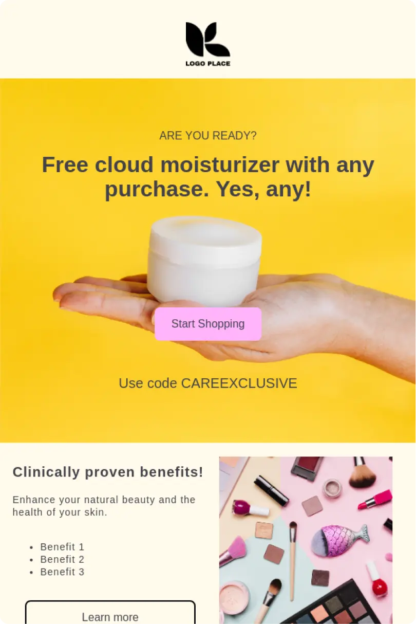 Offre de crème hydratante gratuite avec tout achat. Main tenant un pot de crème. Code promo : CAREEXCLUSIVE. Maquillage en bas.