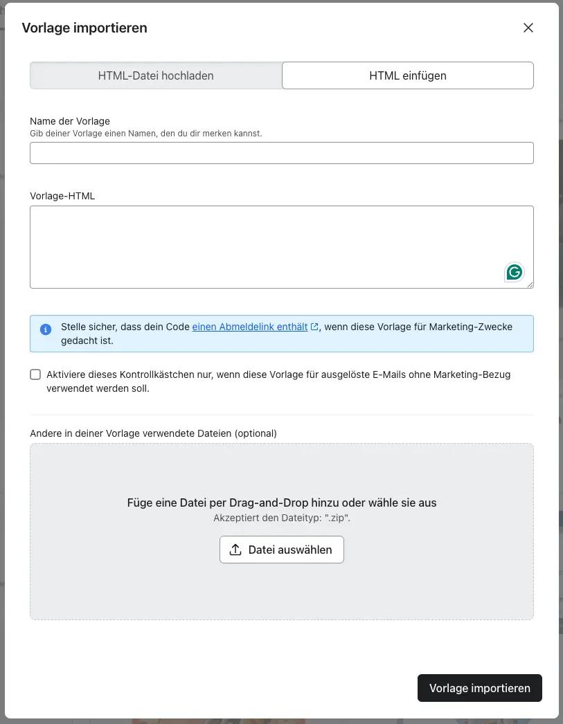 Dialogfeld zur Vorlage-Importierung mit Optionen zum Hochladen einer HTML-Datei oder zum Einfügen von HTML. Felder für Vorlagenname und HTML-Code.