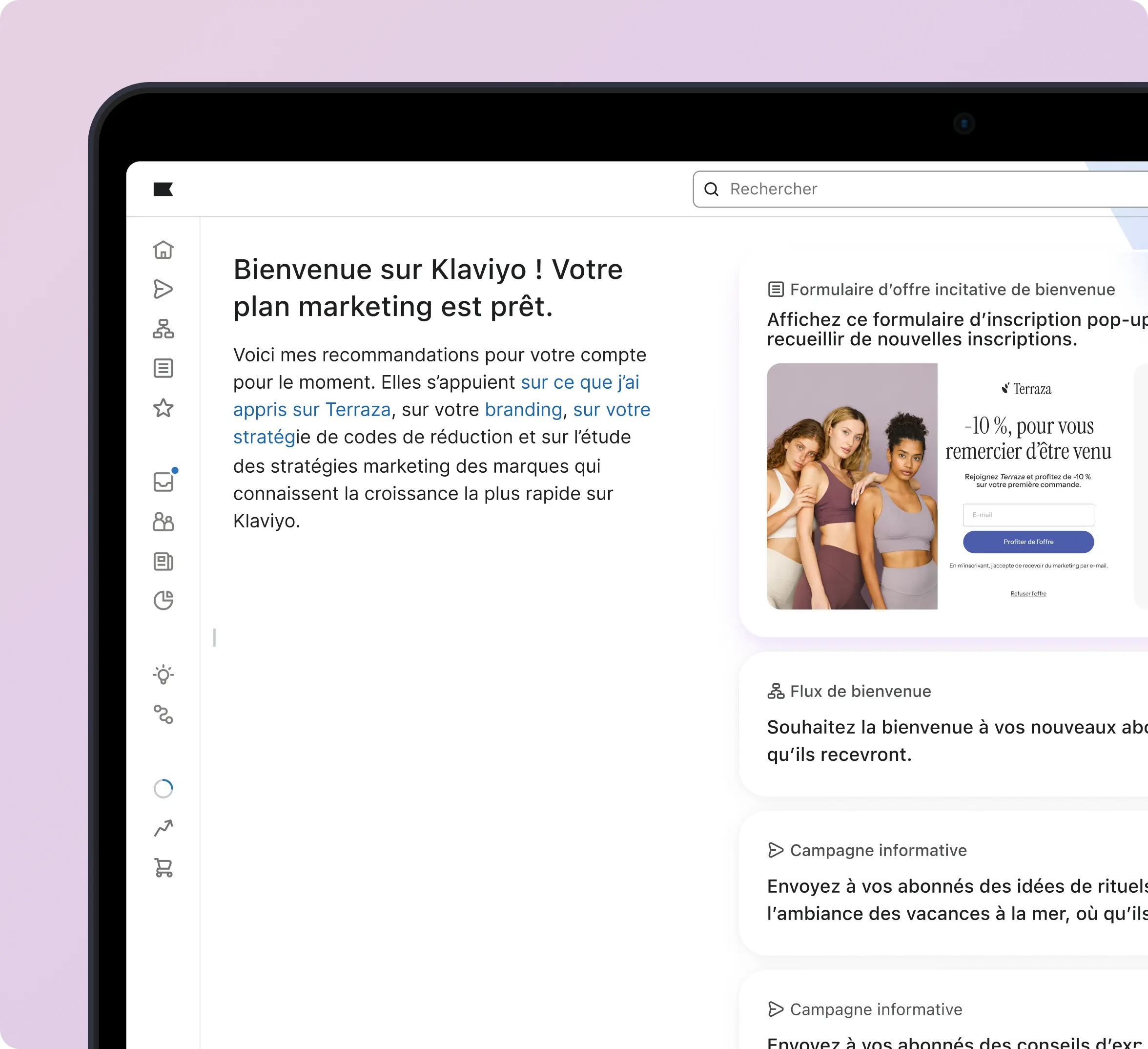 Interface utilisateur de Klaviyo affichant des recommandations marketing, avec un formulaire d'inscription pop-up à droite.