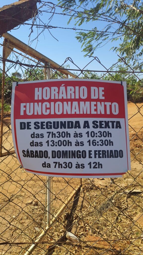 Área de Transbordo e Triagem de Pereira Barreto com caçambas para resíduos.