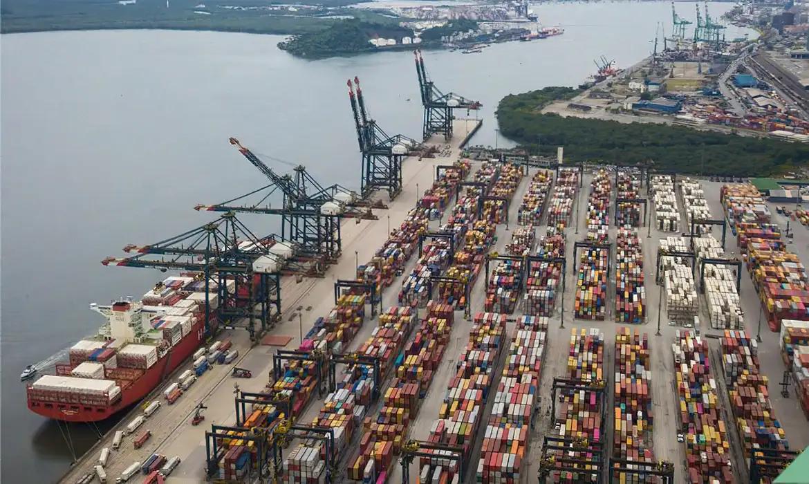 EUA Impõem Tarifas de 50% a Exportações do Brasil