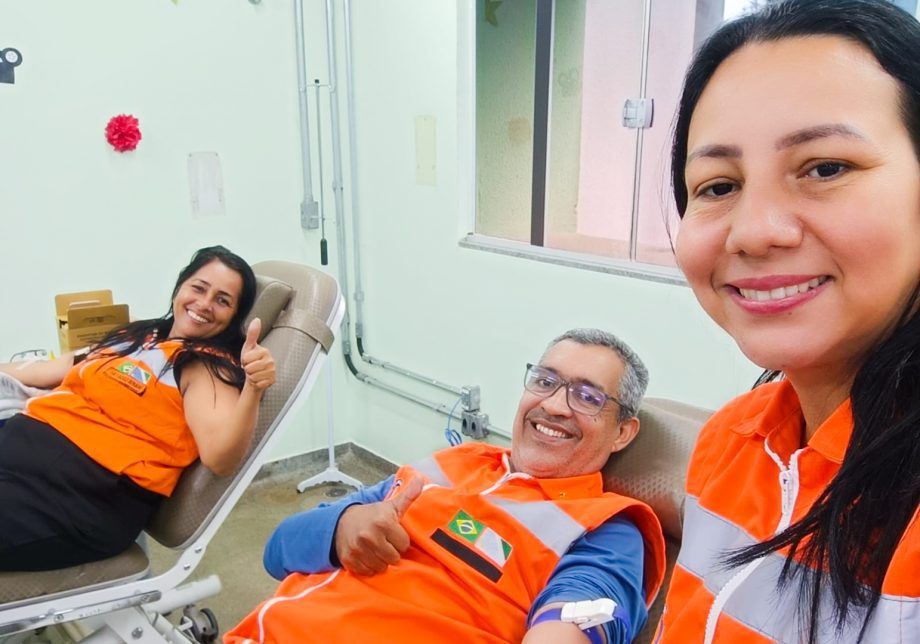 Voluntários doando sangue no Hemonúcleo de Três Lagoas, campanha "Julho em Defesa da Vida".
