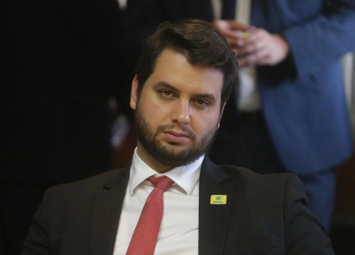 Juiz dos EUA aponta erro em documento que levou à prisão de ex-assessor de Bolsonaro