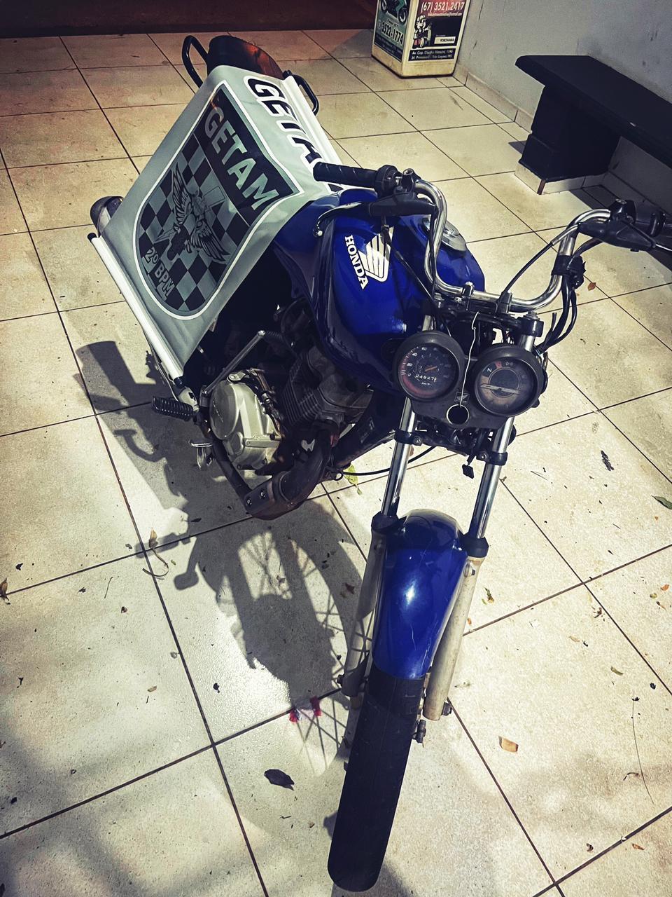 Ver mais sobre Prisão por direção perigosa e moto furtada recuperada Prisão por direção perigosa e moto furtada recuperada