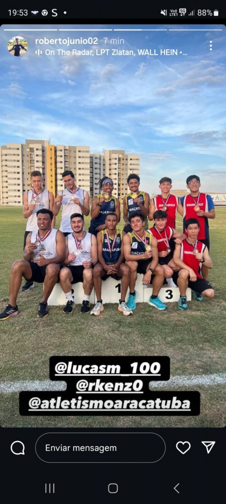 Atletas de Araçatuba celebram vitória no atletismo masculino dos Jogos Regionais.