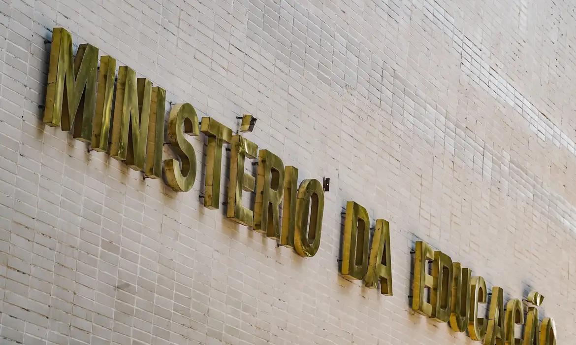 MEC lança curso online para professores do ensino médio