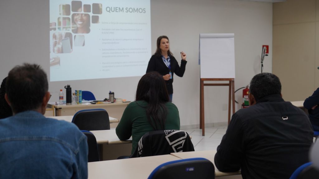 Agricultores de Araçatuba em capacitação para merenda escolar no Sebrae.