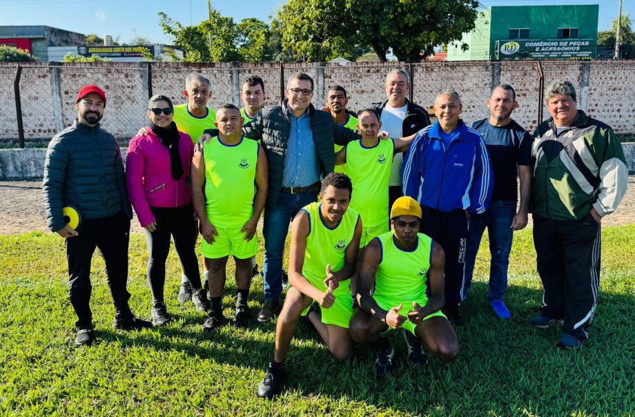 Paratletas durante treino para as Olimpíadas Especiais em Três Lagoas. Evento reúne 130 competidores de MS.