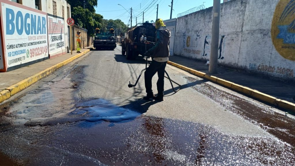 Recapeamento asfáltico em vias urbanas de Araçatuba, 2025.