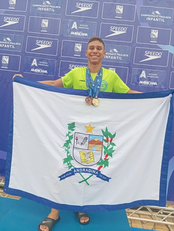 Foco total! Atleta andradinense durante os 400m livre, prova que lhe rendeu medalha de bronze com marca expressiva.