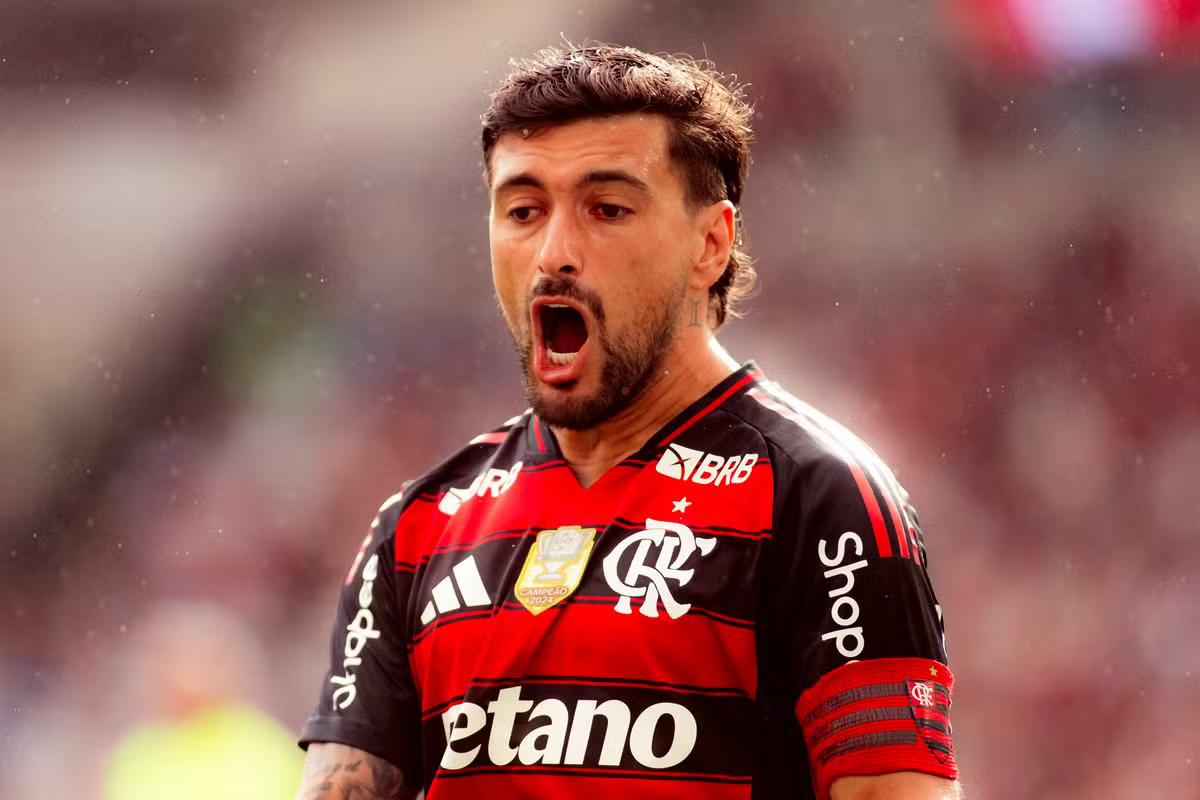 Flamengo vence Palmeiras e agita disputa no Brasileirão