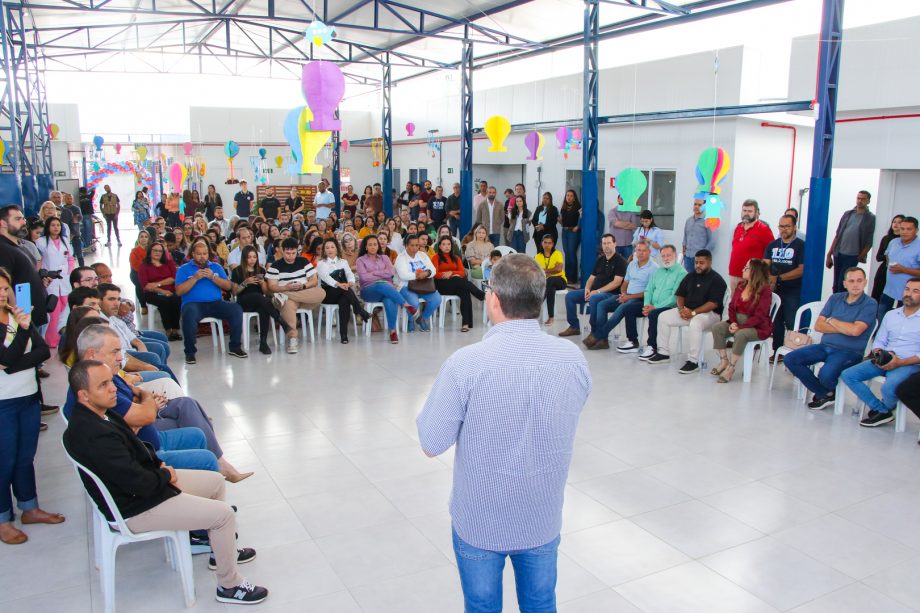 Prefeito Dr. Cassiano Maia discursa na inauguração do CEI Mais Parque.