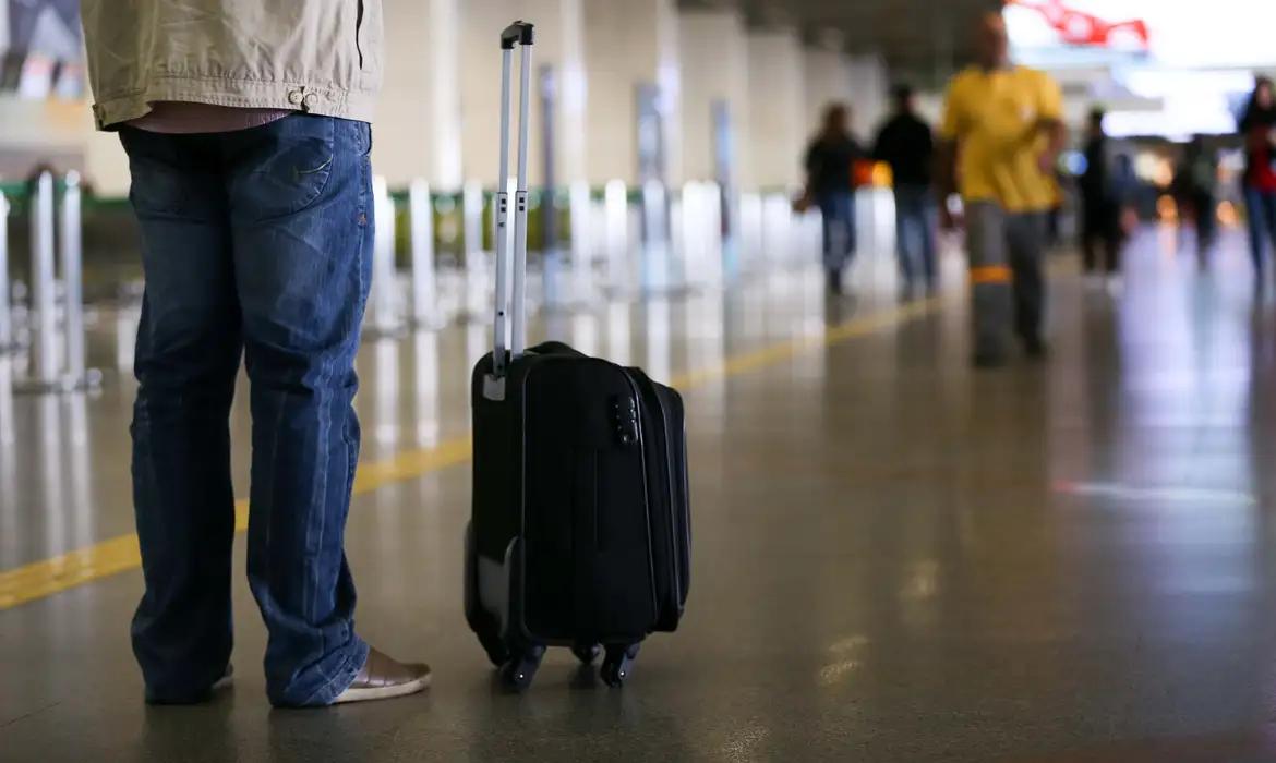 Estados Unidos suspende emissão de vistos de imigração para 75 países, incluindo o Brasil, por questões de risco social