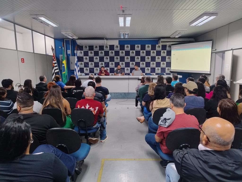 Treinamento de gestão de frotas em Araçatuba com 72 gestores presentes.