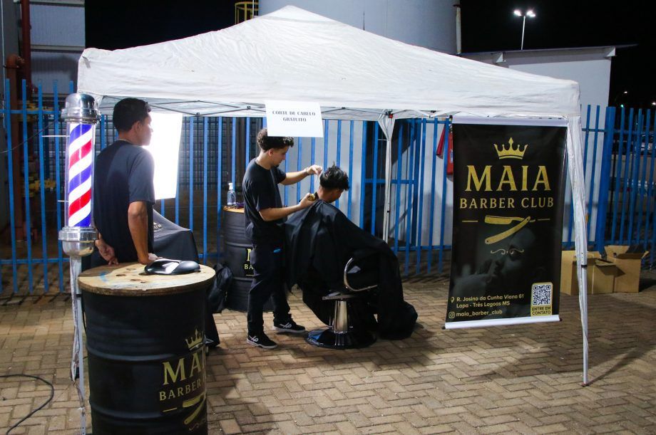 Exposição de carros antigos na Feira Central de Três Lagoas, Dia dos Pais.