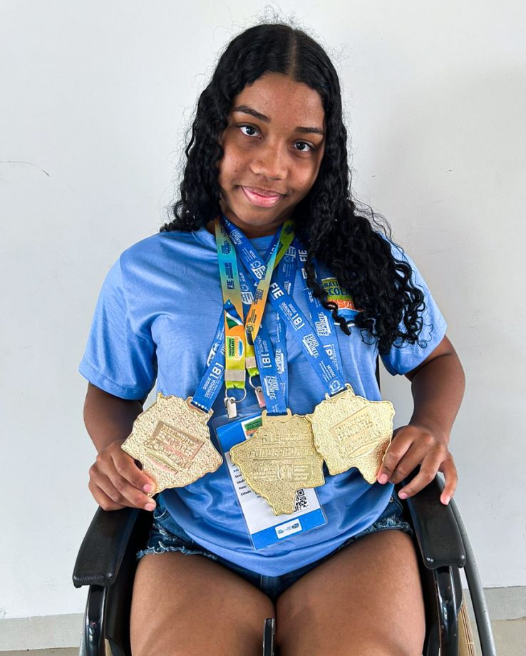 Paratletas de Três Lagoas comemoram medalhas no PARAESC 2025 em Campo Grande.