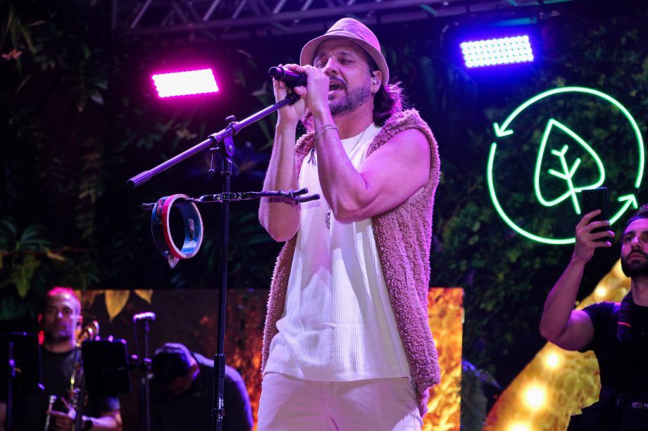 Banda Falamansa animando o público com forró no Festival Gastronômico Caipira.