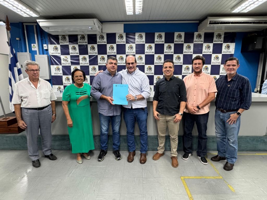 Cerimônia de repasse de R$ 1 milhão a entidades sociais em Araçatuba.
