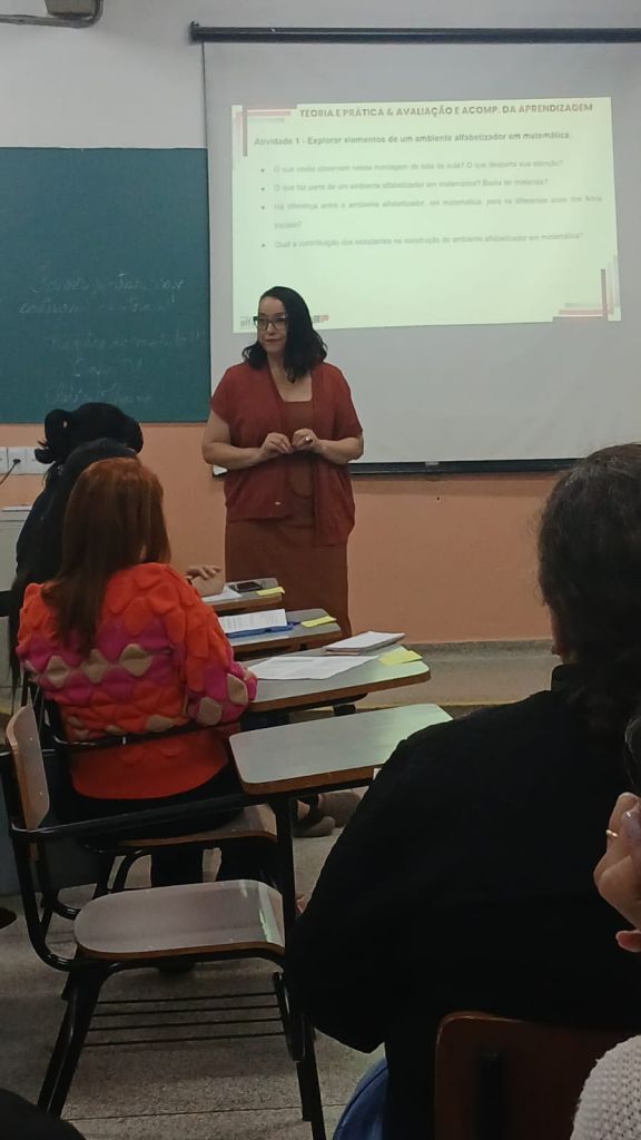 Equipe do projeto de saúde mental em Araçatuba, destaque em premiação estadual.