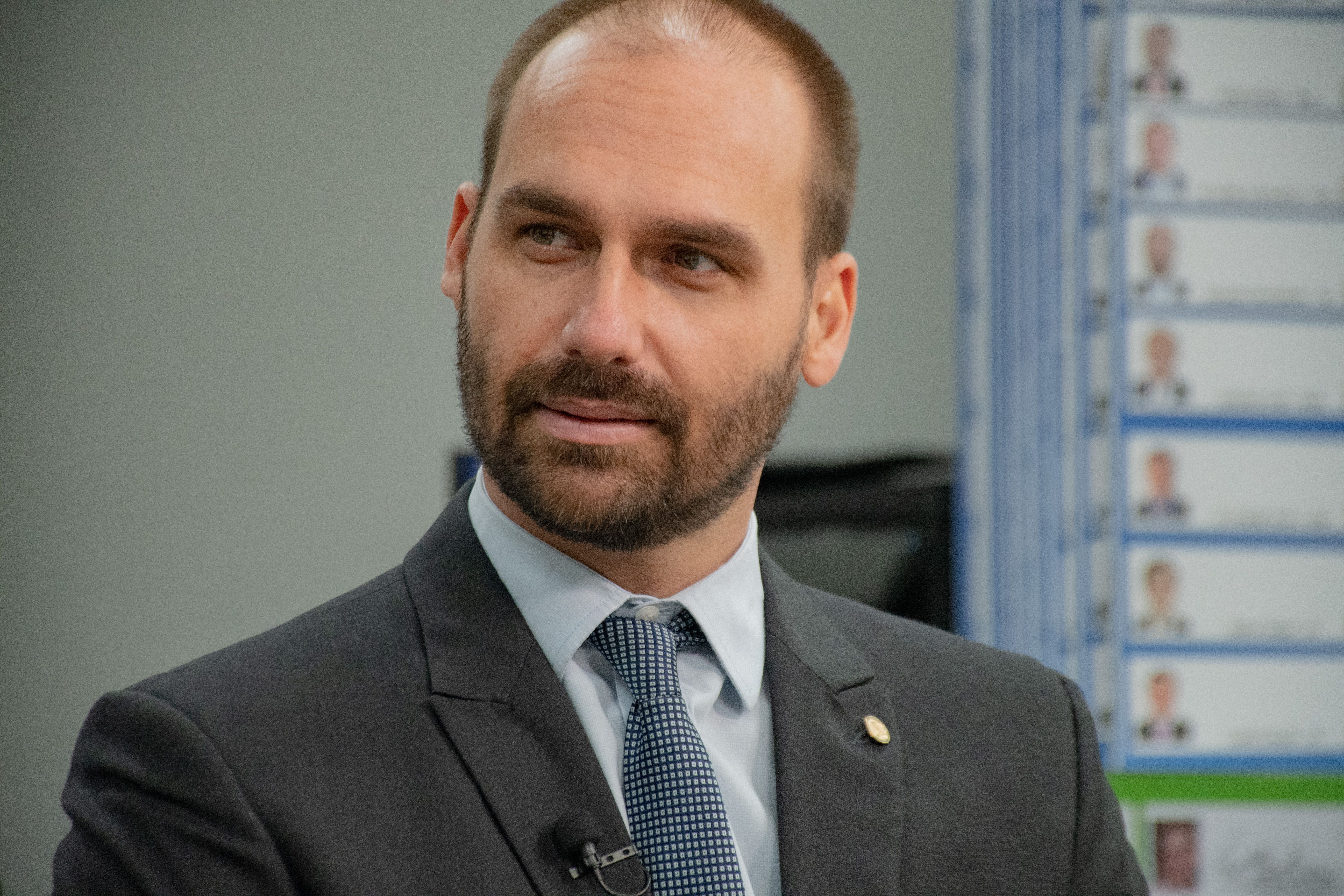 Eduardo Bolsonaro critica Trump por elogiar Jair Bolsonaro
