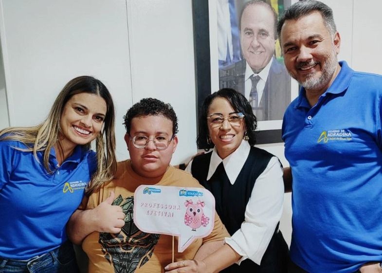 Três novas professoras empossadas na Rede Municipal de Ensino em cerimônia.