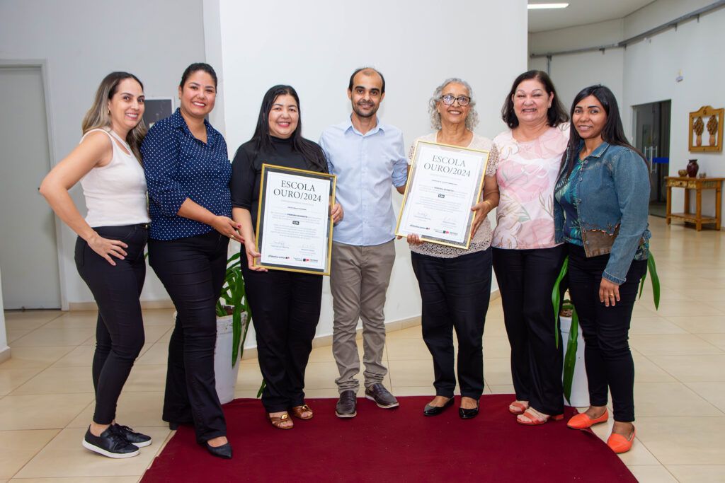 Escolas de Pereira Barreto recebem Placa Ouro por excelência
