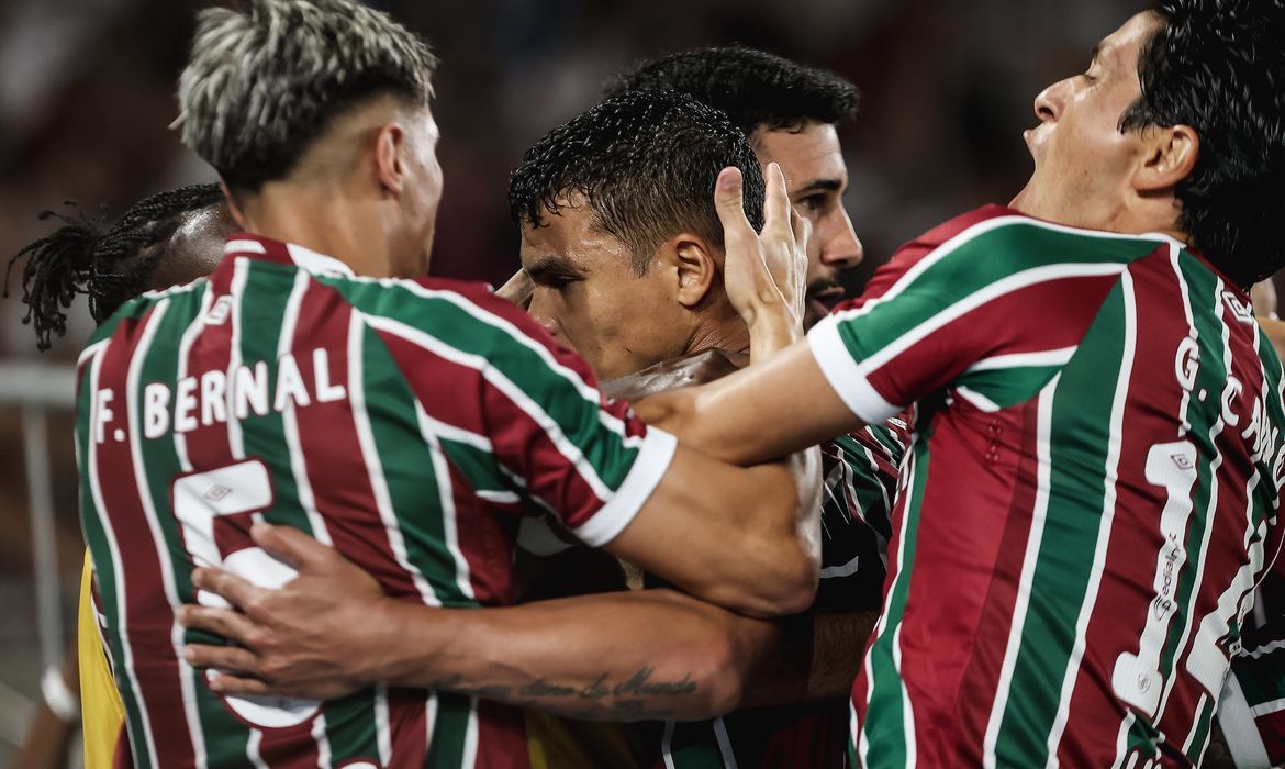 Fluminense e Corinthians avançam na Copa do Brasil