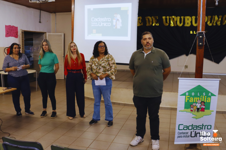 Estudantes da Etec de Ilha Solteira em palestra sobre CadÚnico.