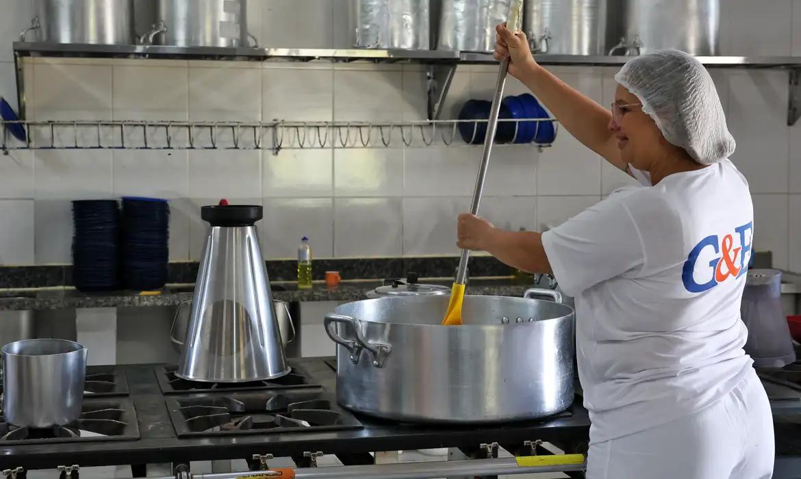 Imagem de Ceará proíbe ultraprocessados na merenda escolar Ceará proíbe ultraprocessados na merenda escolar