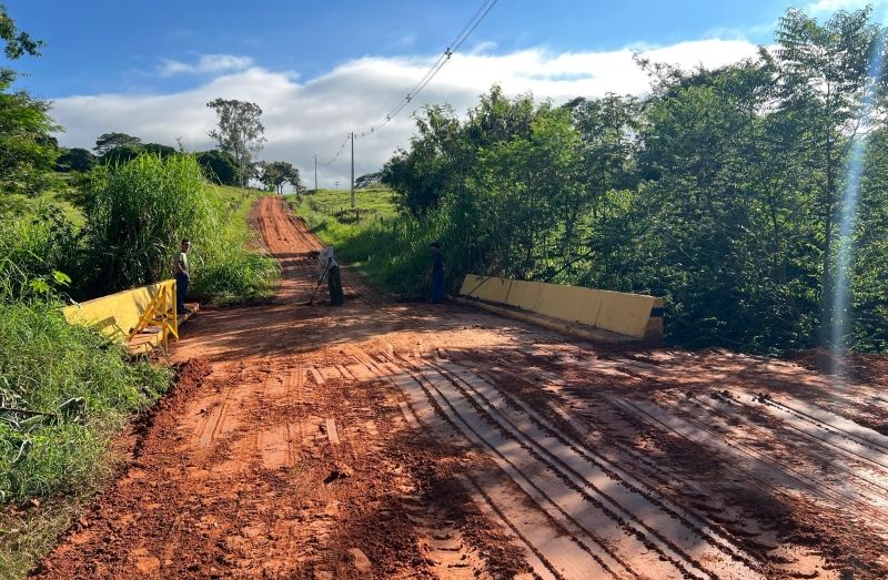 Prefeitura realiza reforma de ponte na Estrada Municipal DRA 339 para garantir segurança e durabilidade