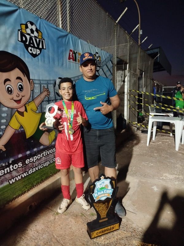 Jogadores Sub-11 de Andradina celebram vitória na Ilha Cup 2025.