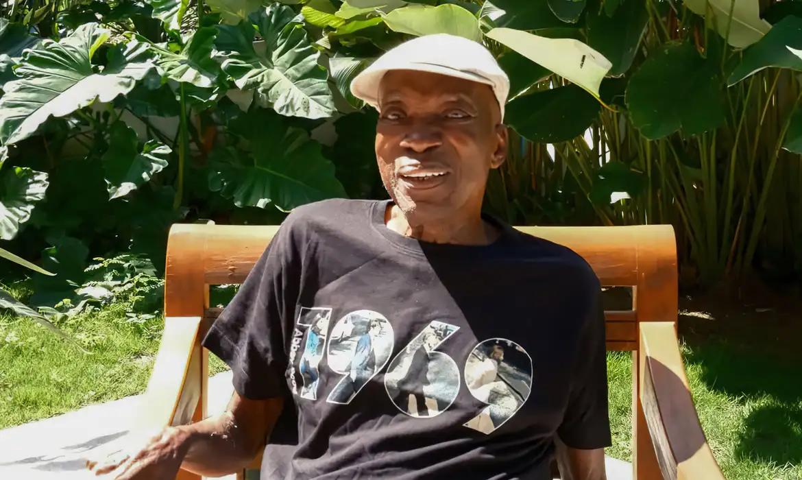 Imagem de Milton Nascimento recebe título de Doutor Honoris Causa Milton Nascimento recebe título de Doutor Honoris Causa