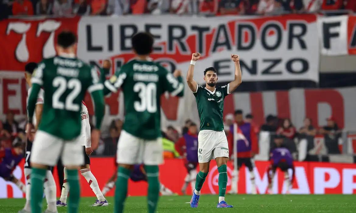 Palmeiras vence River Plate e se aproxima da semifinal