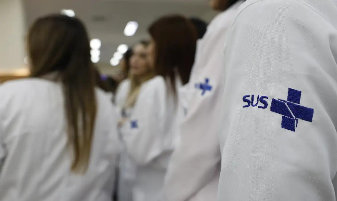 Mais Médicos: Visto de Mozart Sales é revogado pelos EUA