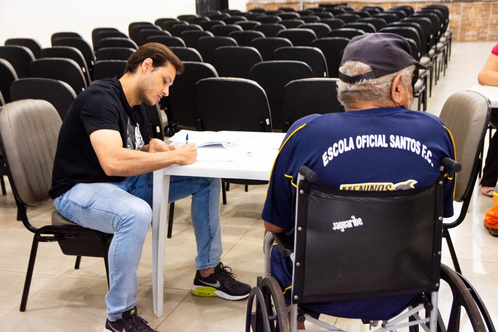 Distribuição de cadeiras de rodas pela Prefeitura de Pereira Barreto e Ritinha Prates.