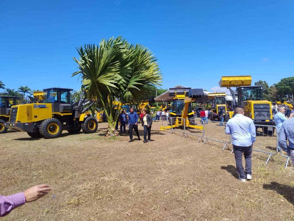 Trator New Holland entregue em Araçatuba para fortalecer produção rural.