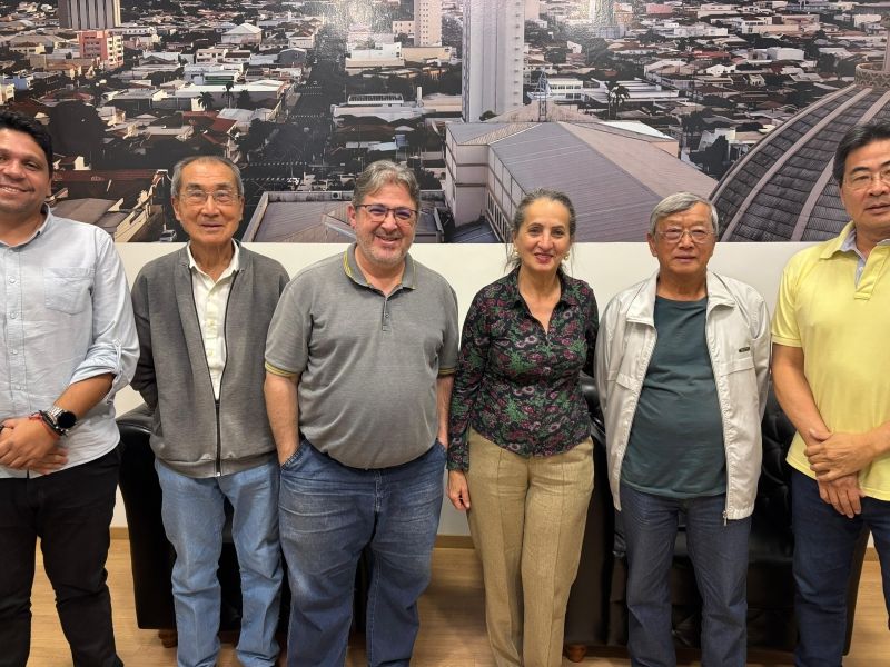 Visita debate reforma do monumento japonês em Dracena