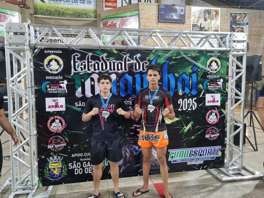 Raphael Zeferino, campeão estadual de Muay Thai, comemora vitória em Três Lagoas.